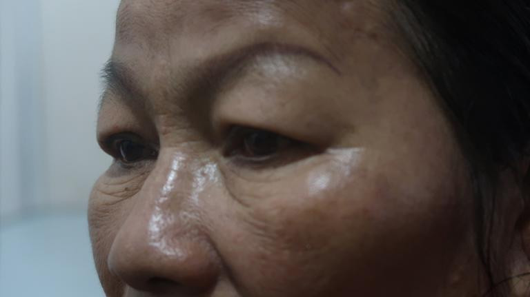 Xot xa canh nguoi me om hu hai cot cua con trai di chay than-Hinh-4