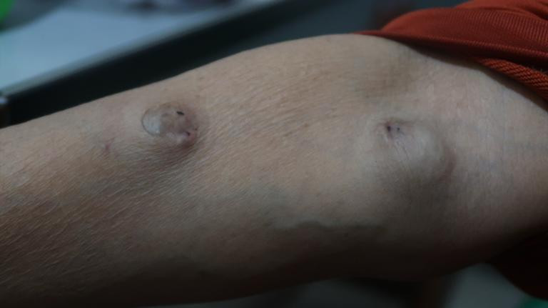 Xot xa canh nguoi me om hu hai cot cua con trai di chay than-Hinh-5