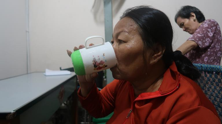 Xot xa canh nguoi me om hu hai cot cua con trai di chay than-Hinh-6