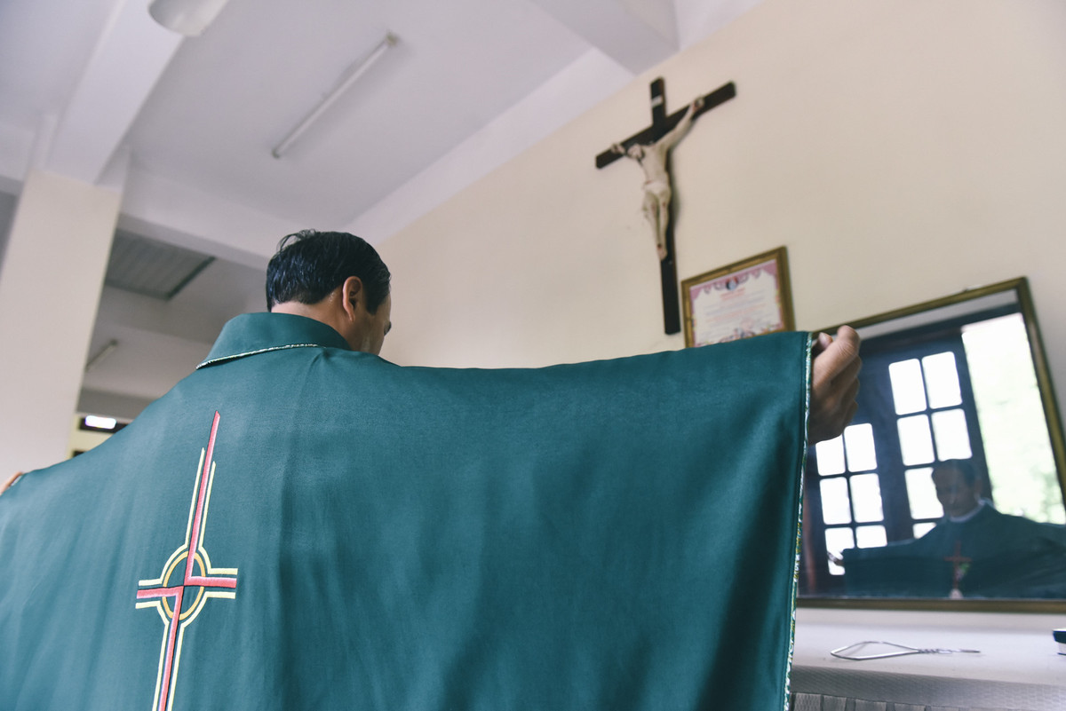 Đều đặn vào ngày Chúa Nhật (cách gọi của người Công giáo) mỗi cuối tháng, rất nhiều tình nguyện viên và giáo dân sẽ cùng nhau tụ họp về nhà thờ Bắc Hải (khu phố 4, phường Hố Nai, thành phố Biên Hòa, Đồng Nai) để tham gia vào một buổi thánh lễ đặc biệt: lễ cầu siêu và an táng cho những thai nhi xấu số bị cha mẹ từ bỏ.