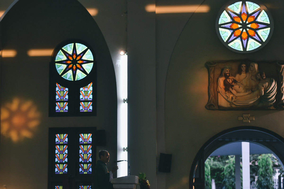 "Xin để sự sống con người ở lại, chúng tôi sẽ trả giá cho sự sống ấy được chào đời và tạo điều kiện cho sự sống được tồn tại, giúp ích cho cuộc sống", lời cầu nguyện của linh mục Giuse Nguyễn Văn Tịch vang lên.