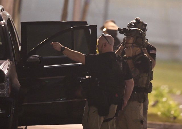 Theo lịch trình, cuộc hội đàm giữa Tổng thống Trump và Chủ tịch Kim Jong-un sẽ diễn ra trong 2 ngày 27-28/2/2019. (Trong ảnh: Mật vụ Mỹ cùng khí tài đến Hà Nội bảo vệ Tổng thống vào năm 2017)