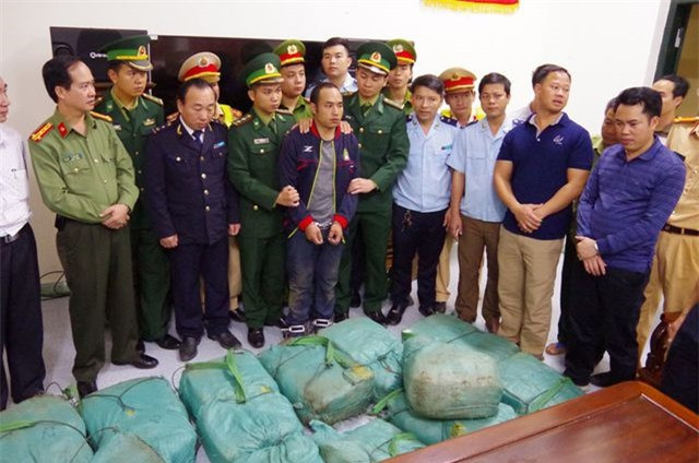 Doc gi hom nay 18/2: Chau Viet Cuong sap hau toa vi 