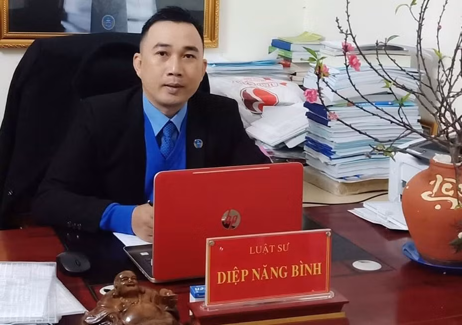 Benh vien Viet Duc su dung xe bien xanh cho thue la trai luat, tien vao tui ai?-Hinh-2