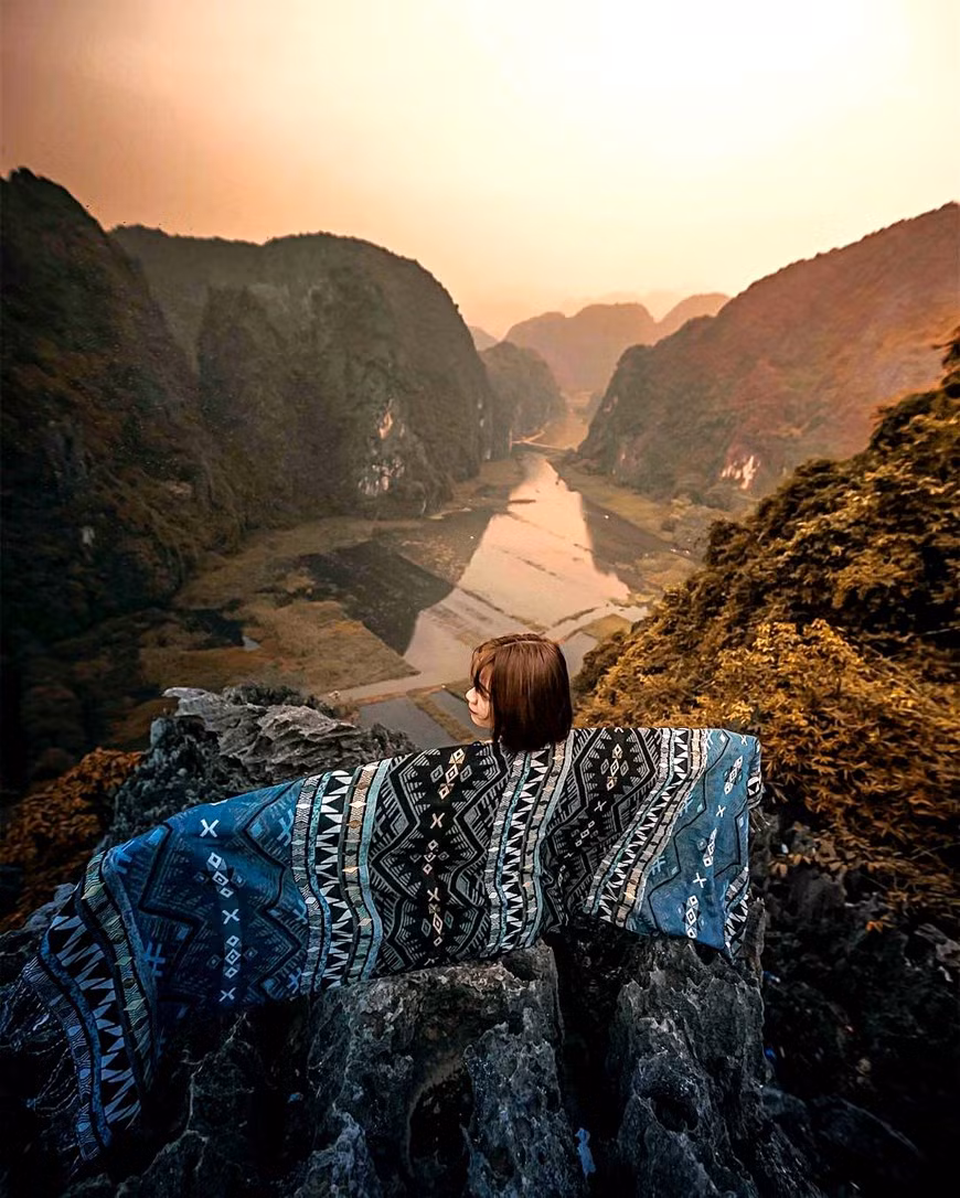 Cùng ngắm một số bức ảnh 'sống ảo' của các bạn trẻ khi đến Hang Múa. (Ảnh: CTV/Vietnam+)