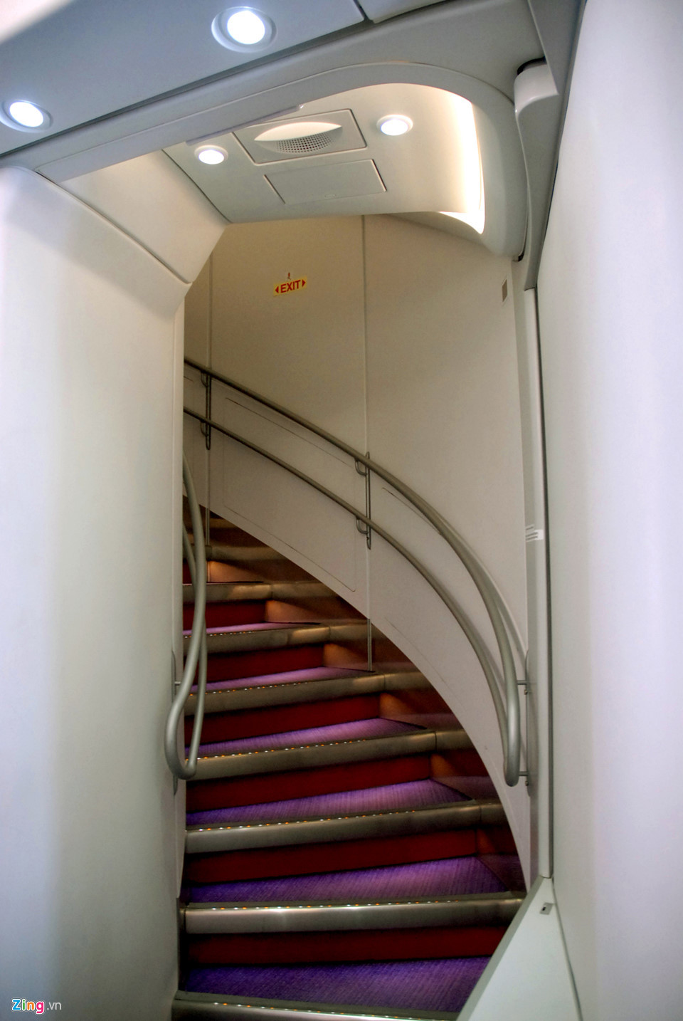 Đáp lại những lo lắng của các hãng hàng không đang sử dụng tàu bay A380, CEO Airbus cam kết sẽ tiếp tục hỗ trợ dòng máy bay này miễn là nó vẫn còn được khai thác.