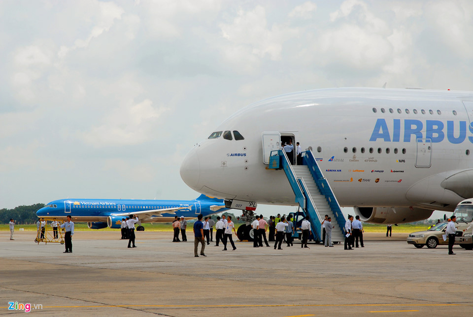 Dù được công nhận là một thành công lớn trong lịch sử hàng không về khả năng chuyên chở, doanh số A380 nhiều năm nay không đạt mục tiêu và Airbus thậm chí không bán được một chiếc A380 nào cho các hãng hàng không Mỹ, theo CNBC.