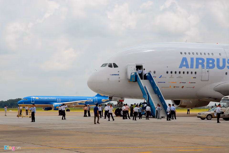 Dù được công nhận là một thành công lớn trong lịch sử hàng không về khả năng chuyên chở, doanh số A380 nhiều năm nay không đạt mục tiêu và Airbus thậm chí không bán được một chiếc A380 nào cho các hãng hàng không Mỹ, theo CNBC.