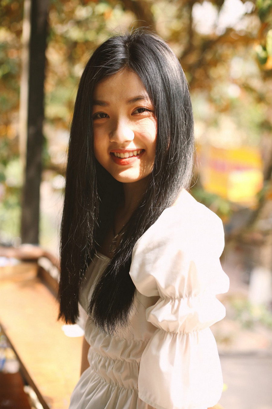 Nhan sắc xinh đẹp của diễn viên đóng cảnh nóng với NSND thuộc thế hệ 5X Nhan sac xinh dep cua dien vien dong canh nong voi NSND thuoc the he 5X