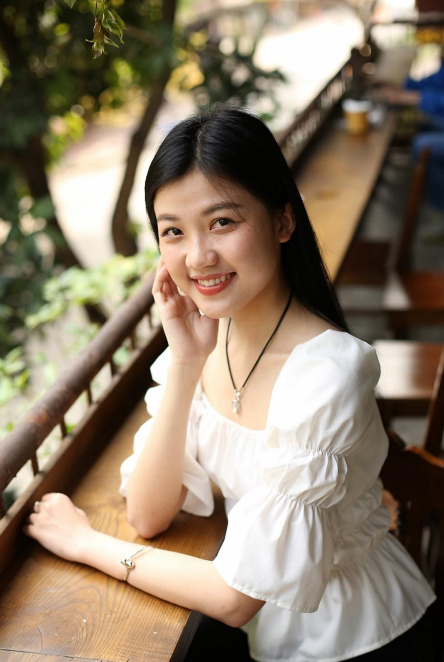 Nhan sắc xinh đẹp của diễn viên đóng cảnh nóng với NSND thuộc thế hệ 5X - Hình 4 Nhan sac xinh dep cua dien vien dong canh nong voi NSND thuoc the he 5X-Hinh-4