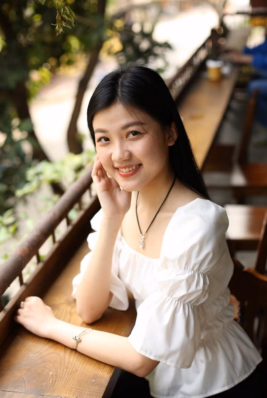 Nhan sắc xinh đẹp của diễn viên đóng cảnh nóng với NSND thuộc thế hệ 5X - Hình 4 Nhan sac xinh dep cua dien vien dong canh nong voi NSND thuoc the he 5X-Hinh-4