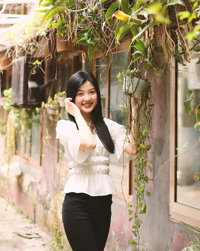 Nhan sắc xinh đẹp của diễn viên đóng cảnh nóng với NSND thuộc thế hệ 5X - Hình 2 Nhan sac xinh dep cua dien vien dong canh nong voi NSND thuoc the he 5X-Hinh-2