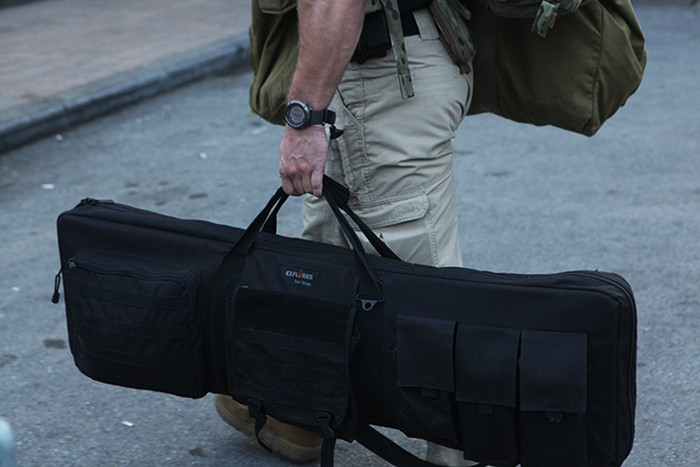 Túi vũ khí được mang theo khi di chuyển.