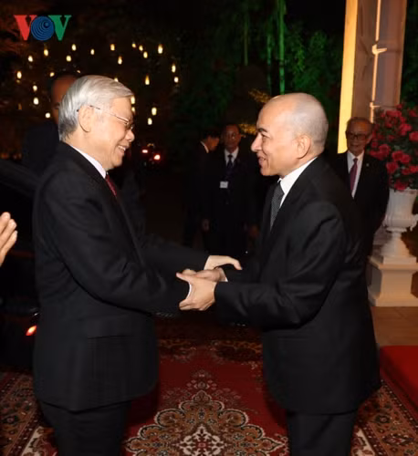 Chiều 26/2, Tổng Bí thư, Chủ tịch nước Nguyễn Phú Trọng và Đoàn đại biểu cấp cao Việt Nam đã rời thủ đô Phnom Penh, kết thúc tốt đẹp chuyến thăm cấp Nhà nước Vương quốc Campuchia. Kết thúc chuyến thăm, Tổng Bí thư, Chủ tịch nước Nguyễn Phú Trọng đã gửi điện cảm ơn đến Quốc vương Campuchia Norodom Sihamoni, chúc mối quan hệ láng giềng tốt đẹp, hữu nghị truyền thống, hợp tác toàn diện Việt Nam - Campuchia mãi mãi xanh tươi, đời đời bền vững.