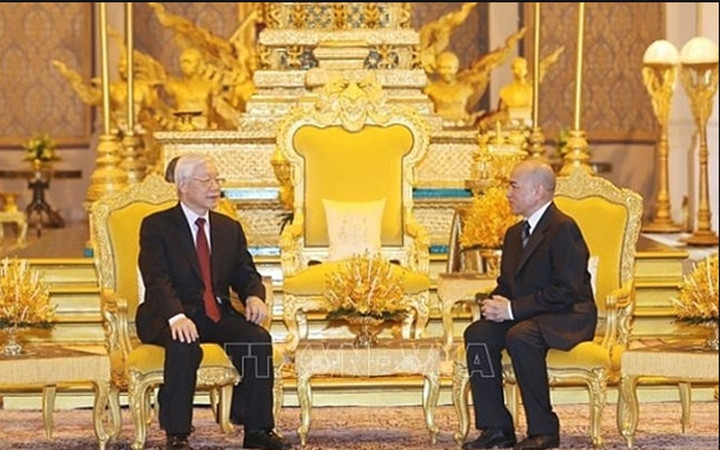 Quốc vương Campuchia tin tưởng chuyến thăm sẽ mở ra một giai đoạn phát triển mới của mối quan hệ đoàn kết, hữu nghị truyền thống và sự hợp tác nhiều mặt giữa Việt Nam và Campuchia.(Ảnh: TTXVN)