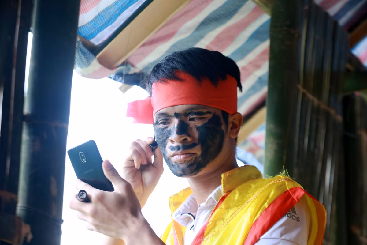 Các diễn viên tham gia hội "rước của quí khổng lồ" đều bôi mặt nhọ, theo các cụ kể lại, nhằm đánh lạc hướng những linh hồn giặc, sẽ không còn con ma nào biết ai diễn lại hình dạng thất bại của họ để về mà bắt cũng như gieo dịch bệnh, tai họa...