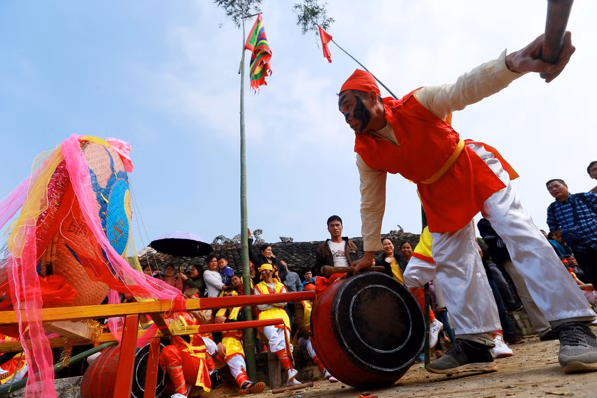 Lễ hội Ná Nhèm trong tiếng Tày có nghĩa là “mặt nhọ”, được phục dựng từ năm 2012