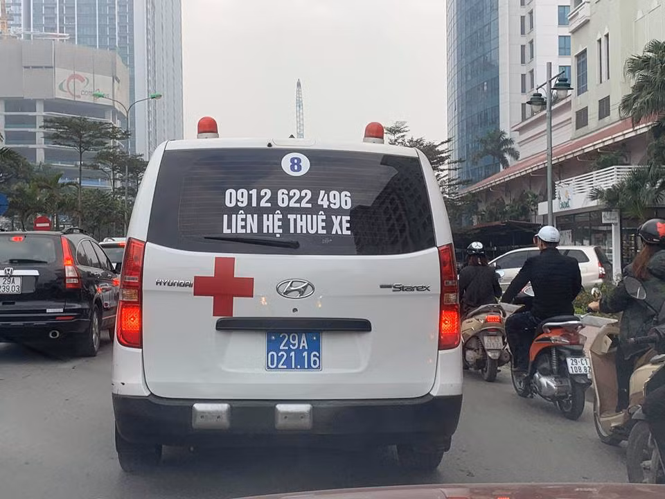 Benh vien Viet Duc thua nhan dung xe cap cuu bien xanh cho thue dich vu