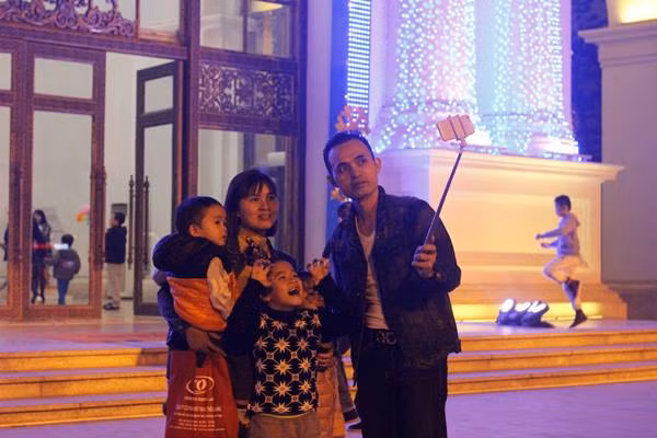 Họ không quên lưu lại những khoảnh khắc chuẩn bị bước sang năm 2017.