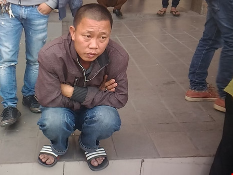 Nguoi dan ong khoc vi bi bo roi o Ben xe My Dinh-Hinh-2