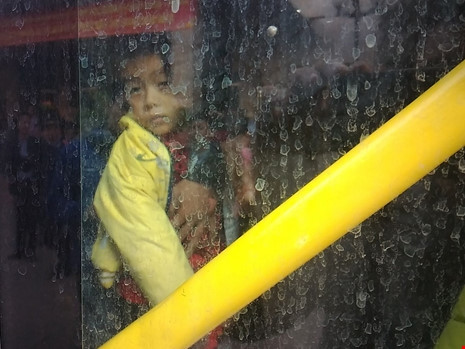 Nguoi dan ong khoc vi bi bo roi o Ben xe My Dinh-Hinh-5