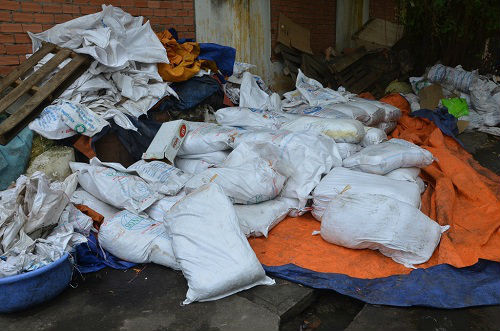 Phat hien 2 tan mut Tet sieu ban chuan bi dem ra cho ban-Hinh-3