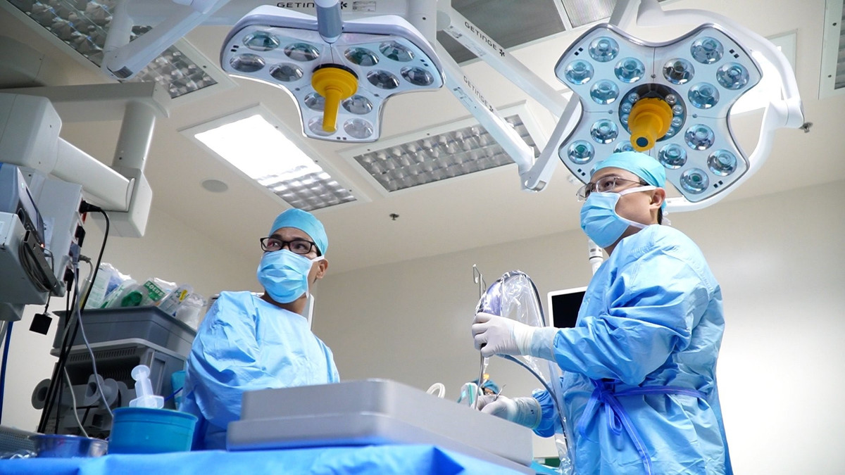 Cu ba 79 tuoi 2 nam chi nuot chao loang vi u xuong chen kin mieng-Hinh-2