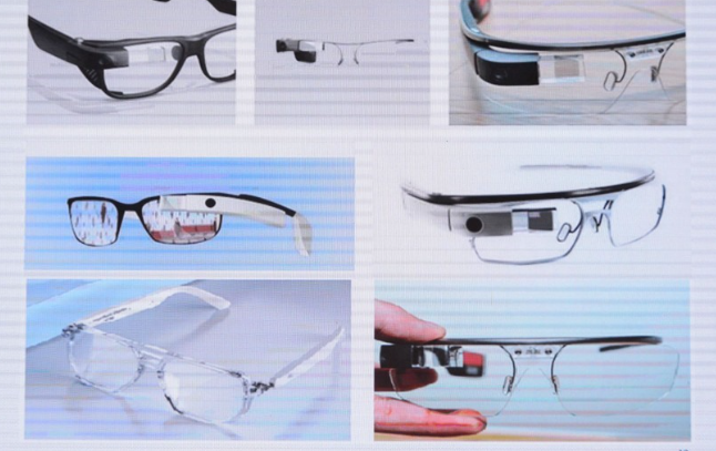 Đặc biệt, thời gian qua còn xuất hiện hình thức gian lận thông qua giao tiếp trường gần có kính thông minh. Nhìn bên ngoài như là một kính mắt bình thường, nhưng chiều ngược lại, thí sinh nhìn lại là một màn hình ảo để nhìn hình ảnh từ truyền đến. Từ gọng kính có phím để điều chỉnh qua lại các hình ảnh dữ liệu. Giao tiếp trường gần cũng được phát triển tích hợp vào vòng, nhẫn đeo tay, liên kết được với điện thoại di động, tai nghe…