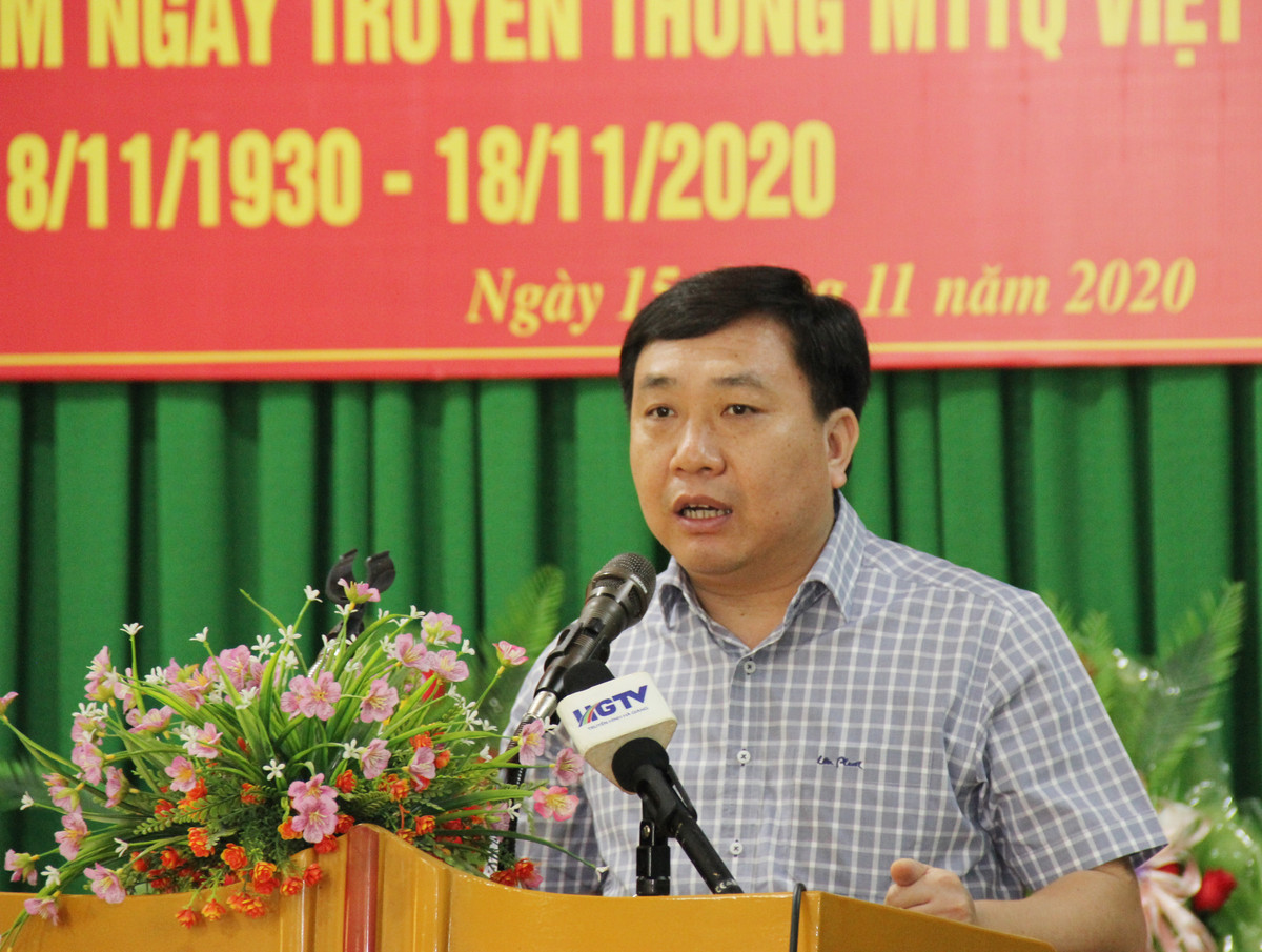 Ông Nguyễn Mạnh Dũng từng trải qua nhiều chức vụ về hoạt động Đoàn: Từ tháng 10/1994 - 12/2002: Cán bộ hợp đồng Ủy ban Quốc gia về thanh niên Việt Nam, Chuyên viên Ban Thanh niên trường học và Văn phòng Trung ương Đoàn. Từ tháng 12/2002 - 02/2008: Ủy viên Ban Chấp hành, Ủy viên Ban Thường vụ Trung ương Đoàn; Phó Chánh Văn phòng Trung ương Đoàn; Trưởng ban Thanh niên trường học Trung ương Đoàn; Phó Chủ tịch Thường trực TW Hội Sinh viên Việt Nam; Ủy viên Ban Chấp hành Đảng bộ cơ quan Trung ương Đoàn (khóa XX).