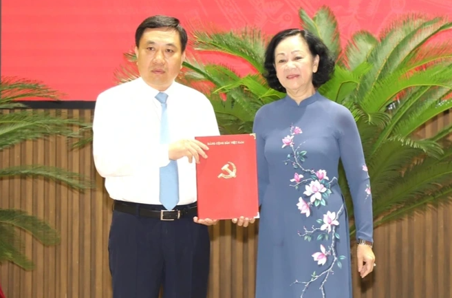 Ngày 31/5, Ban Tổ chức Trung ương phối hợp với Tỉnh ủy Hà Giang tổ chức triển khai Quyết định của Bộ Chính trị về công tác cán bộ. Ủy viên Bộ Chính trị, Thường trực Ban Bí thư, Trưởng ban Tổ chức Trung ương Trương Thị Mai đã trao quyết định phân công ông Nguyễn Mạnh Dũng, Phó Bí thư Tỉnh ủy giữ chức Quyền Bí thư Tỉnh ủy Hà Giang, nhiệm kỳ 2020-2025, đến khi kiện toàn chức danh Bí thư Tỉnh ủy.