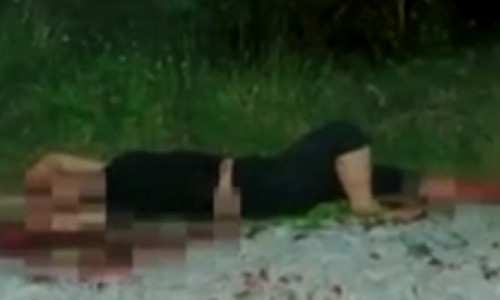 Thuê người chặt tay, chân để đòi bảo hiểm: Do mắc vào nợ nần, Lý Thị N. (SN 1986, ngụ xã Xuân Phú, huyện Phúc Thọ, Hà Nội) đã thuê Doãn Văn D. (SN 1995, ở huyện Phúc Thọ, Hà Nội) với giá 50 triệu đồng chặt 1/3 bàn chân và 1/3 bàn tay bên trái của mình rồi tạo hiện trường giả một vụ tai nạn tàu hỏa để lấy tiền bảo hiểm.