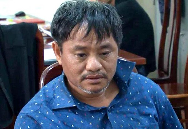  Giết người thế mạng để trục lợi bảo hiểm: Giữa năm 2020, dư luận rúng động vì vụ việc một bí thư xã ở Lâm Đồng giết người thân, đốt xác hòng trục lợi bảo hiểm nhân thọ. Theo cáo trạng của Viện Kiểm sát, từ năm 2016 đến đầu năm 2020, Đỗ Văn Minh vay mượn tiền và nhận tiền của nhiều người để chuyển nhượng đất với tổng số hơn 23,7 tỷ đồng. Nhằm chiếm đoạt số tiền đang nợ và để vợ con được hưởng tiền bảo hiểm lên tới 18 tỷ đồng, Đỗ Văn Minh đã lên kế hoạch đào mộ lấy thi thể để tạo hiện trường giả.