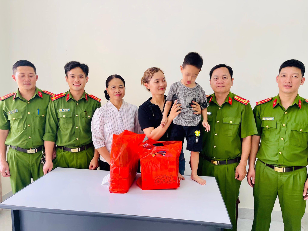 Cuu song be trai 4 tuoi nga xuong ao sau o Lai Chau