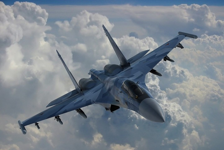 Hơn nữa tiềm năng hiện đại hóa của Su-35 còn khá lớn, trong tương lai nó dự kiến sẽ tích hợp radar mảng pha quét điện tử chủ động (AESA) cũng như động cơ Izdeliye 30 của Su-57.