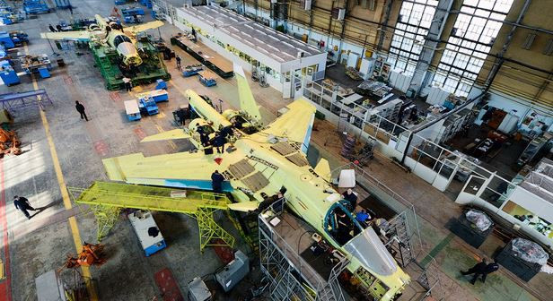 "Su-35 có hiệu suất bay hoàn hảo, nổi bật bởi khả năng sống sót cao, có thể mang tải trọng chiến đấu lớn và được trang bị nhiều loại vũ khí hàng không dẫn đường mới nhất”, Tổng giám đốc Rosoboronexport nhấn mạnh.