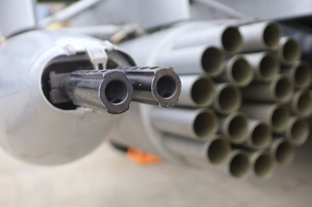 Vũ khí của Mi-171Sh bao gồm hai pháo 23mm, tên lửa có điều khiển, tên lửa không điều khiển, hai súng máy. Trực thăng Mi-171Sh có 8 mấu treo vũ khí các loại và bom.