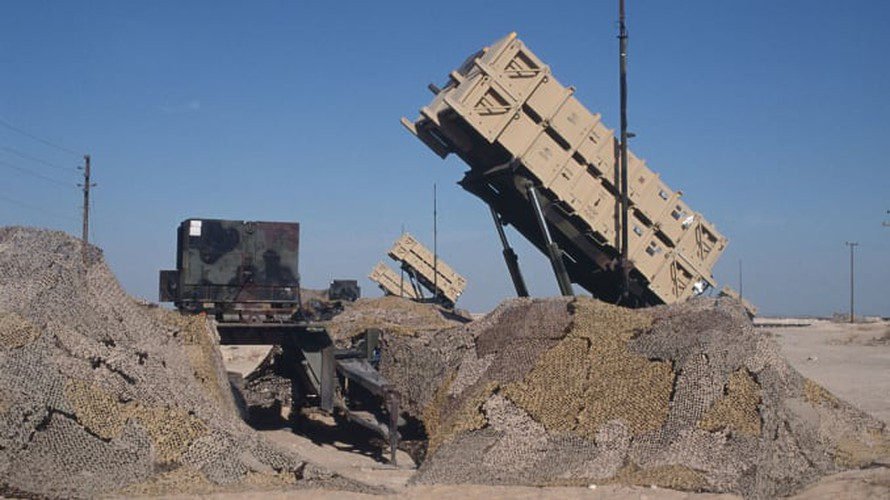 Tuy nhiên, Washington vẫn duy trì hai tổ hợp Patriot trong khu vực nhằm đối phó với các tình huống trong tương lai, nhất là sau vụ dân quân thân Iran phóng rocket vào căn cứ ở Taji, phía bắc thủ đô Baghdad của Iraq, hồi tháng 3 khiến hai lính Mỹ và một binh sĩ Anh thiệt mạng.