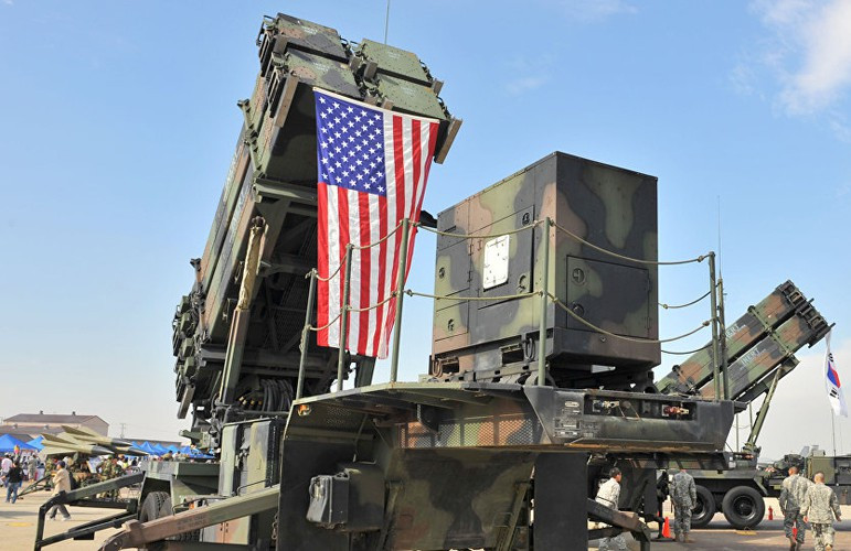 Lầu Năm Góc cuối năm ngoái triển khai thêm 3.000 binh sĩ, nhiều đơn vị tiêm kích và tên lửa tới Vùng Vịnh để đối phó căng thẳng sau các vụ bắt và tấn công tàu dầu ở eo biển Hormuz, cũng như cuộc tập kích nhà máy dầu Aramco lớn nhất thế giới của Arab Saudi.