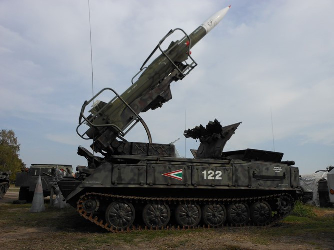 Sau đó, hệ thống tên lửa phòng không này của Liên Xô tiếp tục được thử nghiệm tới năm 1966, vượt qua một loạt các rào cản kỹ thuật mà nó gặp phải, tới năm 1967, hệ thống 2K12 Kub chính thức được trang bị cho các đơn vị quân đội của Liên Xô.