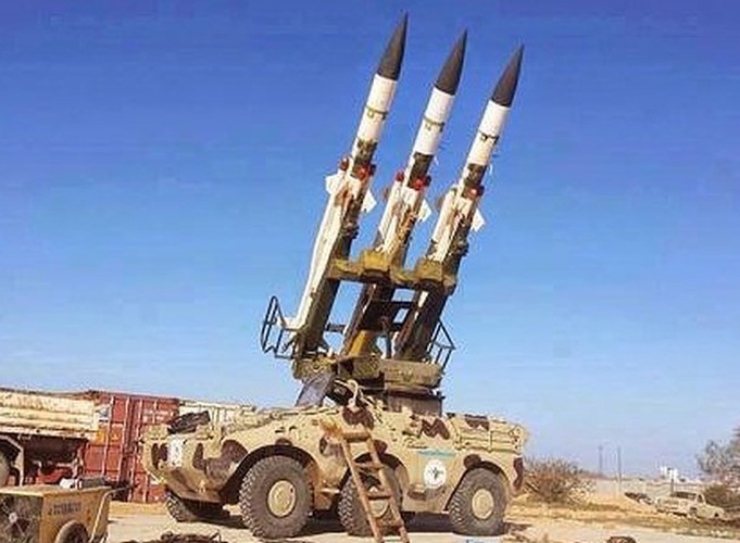 Đạn tên lửa 3M9 sử dụng động cơ kết hợp 9D16K nhiên liệu rắn với 4 cửa hút không khí, động cơ này khi cháy tạo thành buồng đốt cho động cơ ramjet giúp tên lửa đạt tốc độ Mach-2.8, một thiết kế mang tính tiên phong, đưa tên lửa vượt xa những tên lửa cùng thời về hệ thống động cơ đẩy.