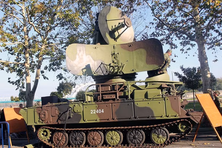 Ban đầu, các tổ hợp 2K12 Kub được yêu cầu có thể tiêu diệt các mục tiêu trên không bay với tốc độ 420 - 600 mét/giây từ độ cao khoảng 100 mét tới 7 km và tầm bắn tối đa phải đạt 20 km.