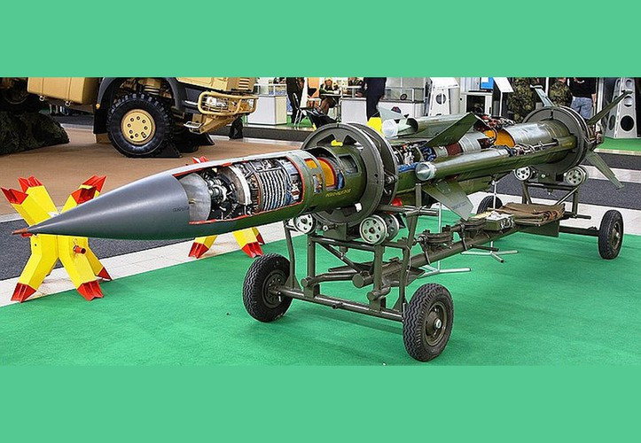 Phiên bản cuối cùng của dòng tên lửa Klub mang mã "Kub-M4". Sử dụng các thành phần của Kub-M3 và kèm theo khả năng nhận thông tin điều khiển hỏa lực tiêu diệt mục tiêu từ xe mang radar và ống phóng.