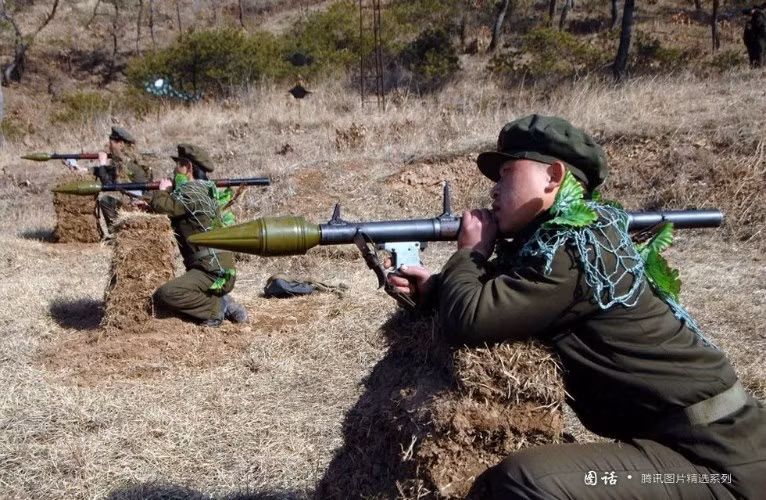 Ngoài Việt Nam, RPG-2 còn được Liên Xô xuất khẩu tới 20 quốc gia khác nhau trên thế giới, thậm chí nhiều nước còn chế tạo lại. Trong ảnh là khẩu RPG-2 do Triều Tiên sản xuất.