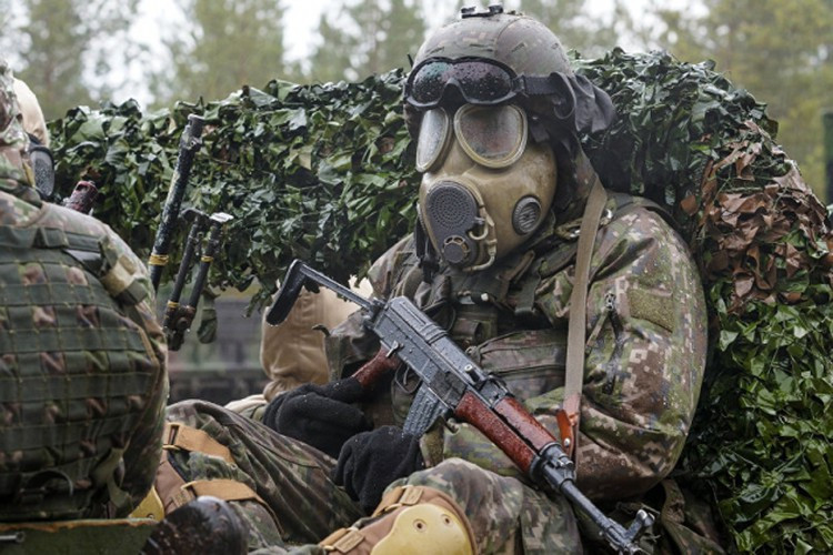 Bộ Quốc phòng Belarus đã gây bất ngờ khi huy động các hệ thống phòng không và lực lượng không quân đóng ở phía Tây đất nước di chuyển đến phía Đông để tập trận sát biên giới Nga.