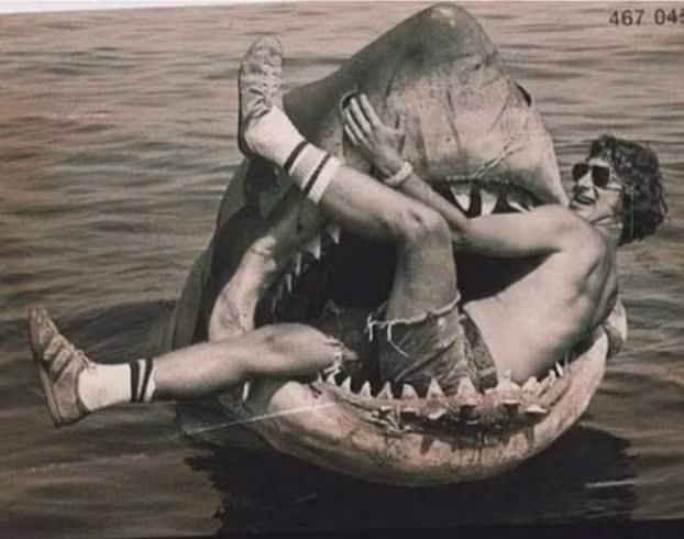 Steven Spielberg ở một cảnh trong "Hàm cá mập", 1974.