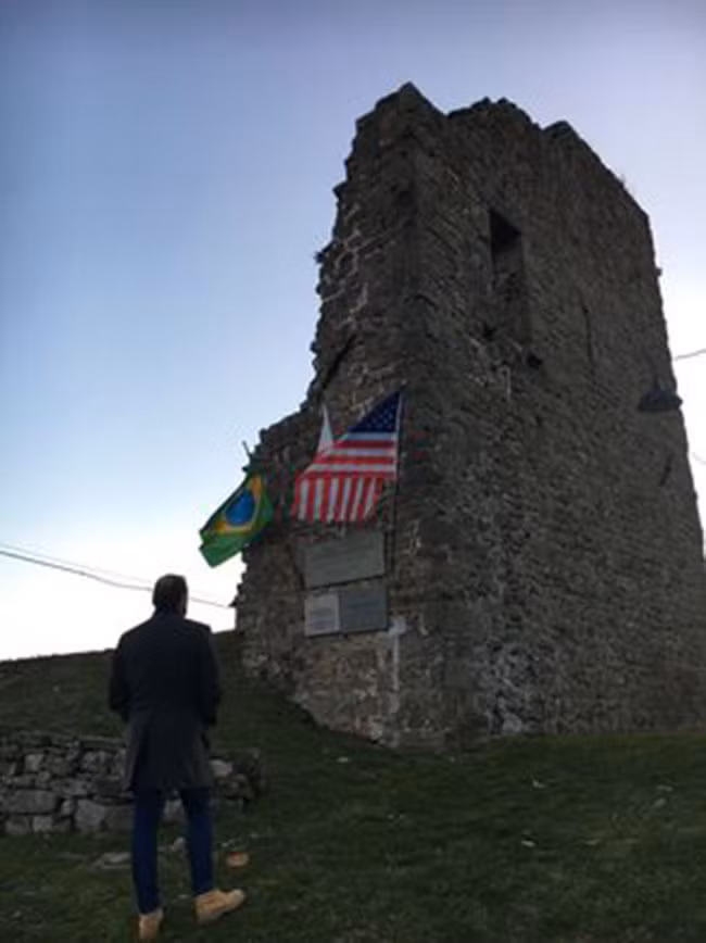 Phần lớn lâu đài trên đỉnh đồi của Sommocolonia đã bị phá hủy trong một cuộc tấn công của Axis vào năm 1944 và giết chết rất nhiều người, nơi đây cũng là một trong những địa điểm có nhiều lời đồn đại rùng rợn nhất.