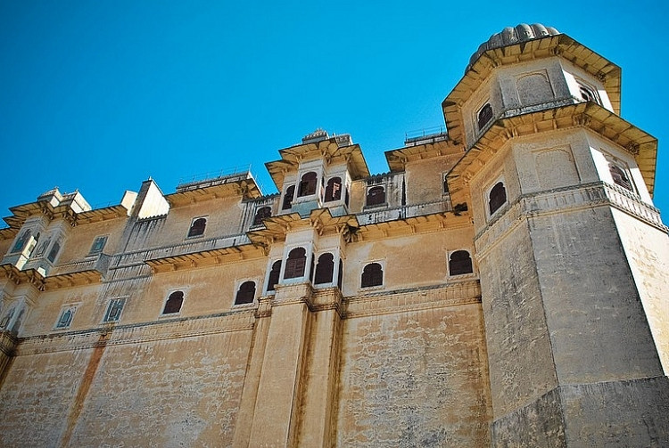 Được xây dựng vào thế kỷ 15 và mở rộng vào thế kỷ 18, pháo đài Kumbhalgarh do Rana Kumbha, người cai trị vương quốc Mewar của miền tây Ấn Độ. Tuy nhiên, đây chỉ là 1 trong 32 pháo đài đã được Rana Kumbha xây dựng trong thời kỳ ông cai trị.