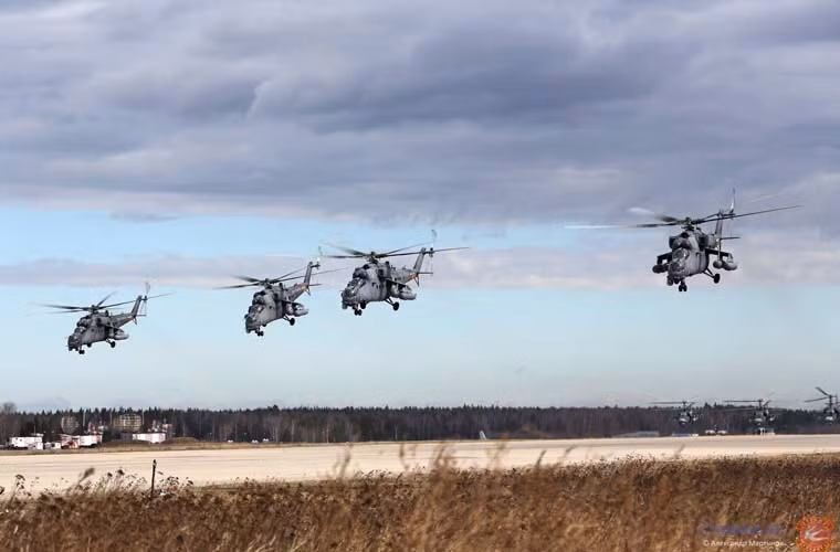 Tất nhiên không thể thiếu “cỗ xe tăng bay” Mi-35.