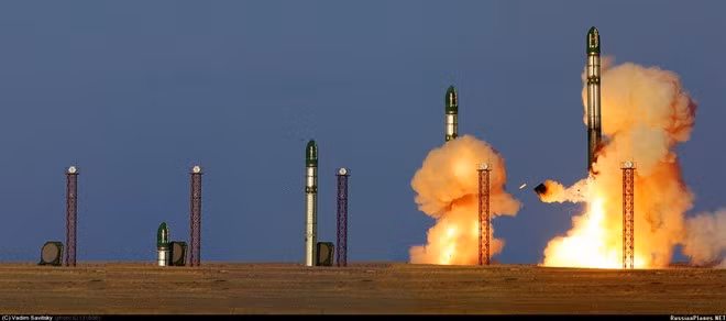 Theo dữ liệu tình báo phương Tây, từ cuối thập niên 80, Liên Xô có thể phá hủy 70-80% các silo phóng tên lửa của Mỹ trong đợt tấn công đầu tiên. Giới chuyên gia quân sự ước tính, một tên lửa R-36M có thể phá hủy 3 bang nước Mỹ.