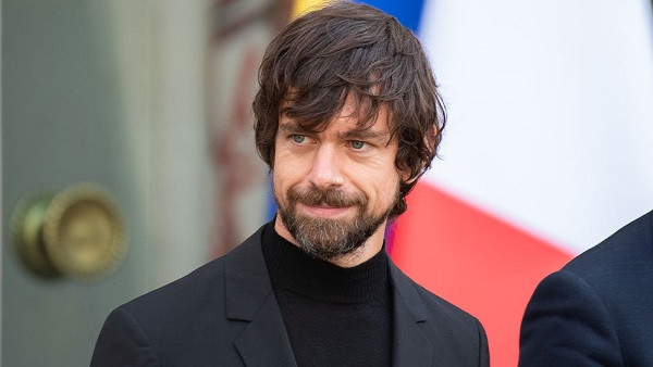 Chênh lệch tài sản khá nhiều so với tỷ phú công nghệ giàu nhất hành tinh, đồng sáng lập và Giám đốc điều hành của Twitter Jack Dorsey vẫn có tên trong top 7. Vị tỷ phú 43 tuổi hiện đang sở hữu khối tài sản ròng ước tính là 7,5 tỷ USD.